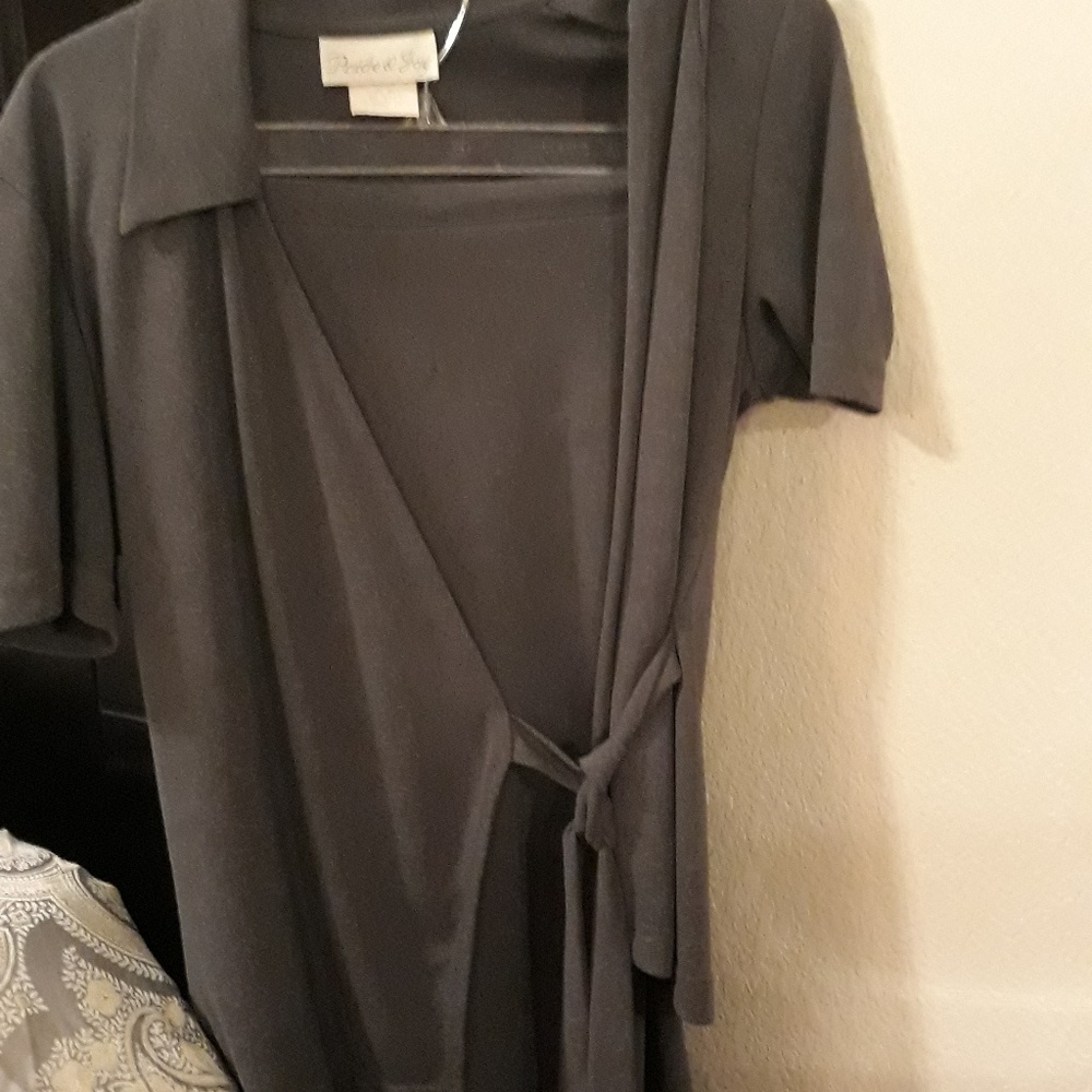Dresses - Picture 4 of 4